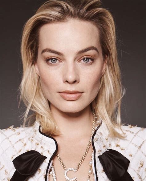 margot robbie front